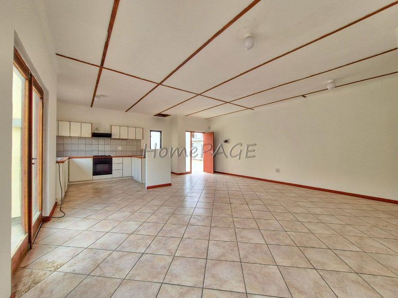 Meersig, Walvis Bay:  3 Bedr Home with 2 Bedr Flat is for Sale - Photo 7