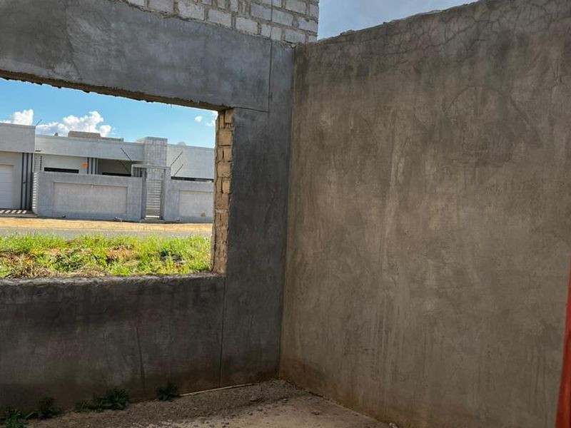 4 Bedroom House For Sale in Academia - Photo 3