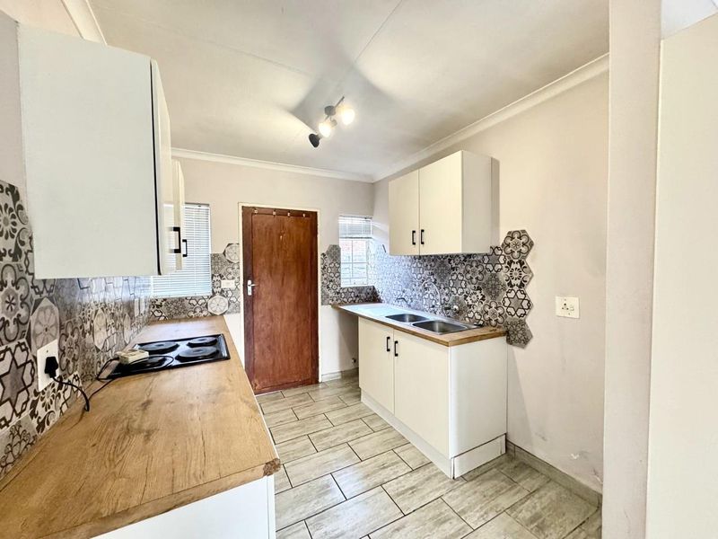 2 Bedroom Townhouse With A Private Garden - Photo 3