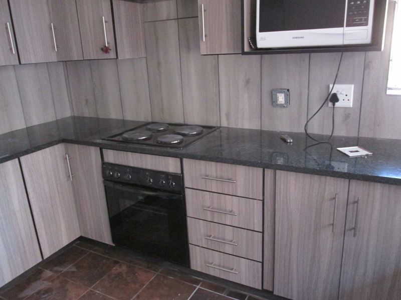 A 3 BEDROOM HOUSE TO RENT IN DOORNPOORT - Photo 10
