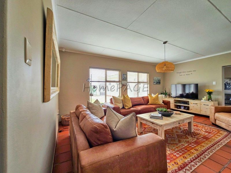 Central, Walvis Bay:  4 Bedr Home with 6-car garages IN A GOOD AREA - Photo 6