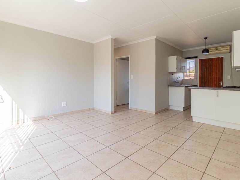 Freestanding 2 bed 1 bath unit neatly tiled and painted. Close to Curro Wilgeheuwel. - Photo 8