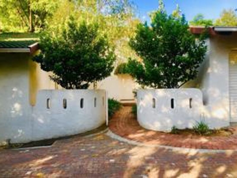 4 Bedroom House for Sale in Bryanston West - Photo 4