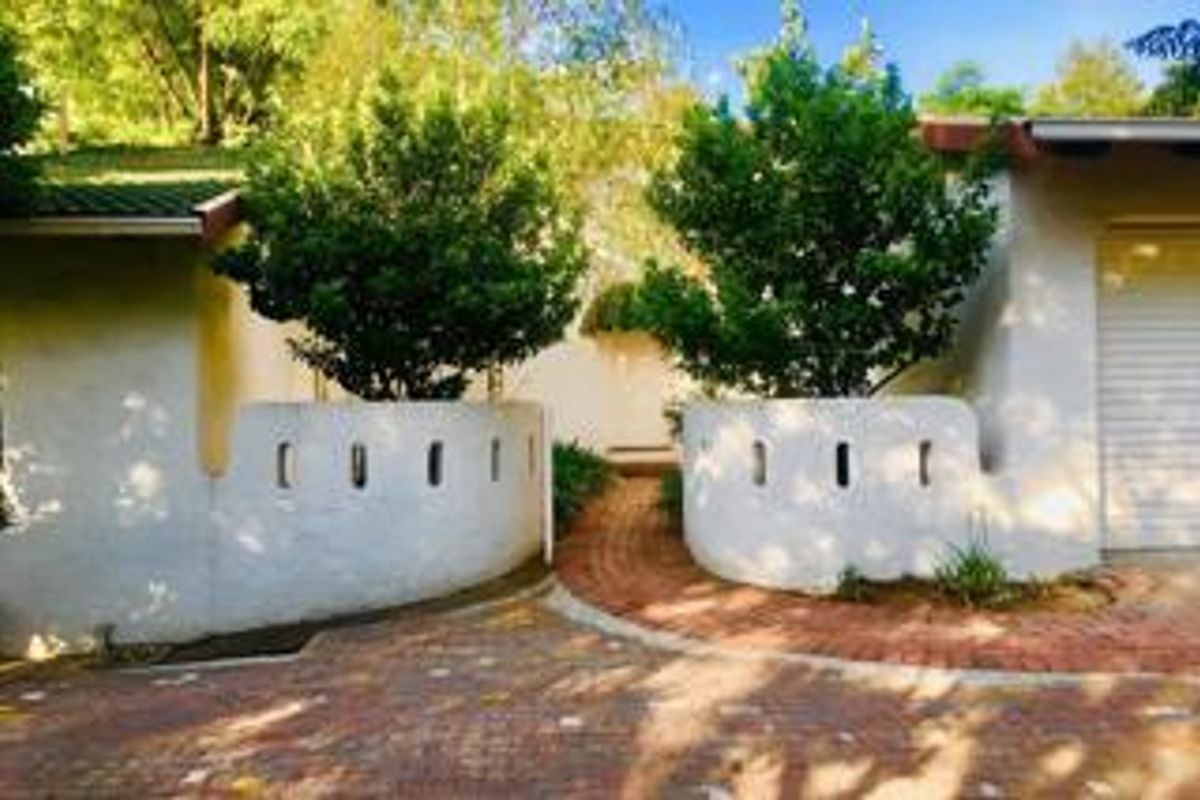4 Bedroom House for Sale in Bryanston West - Photo 4