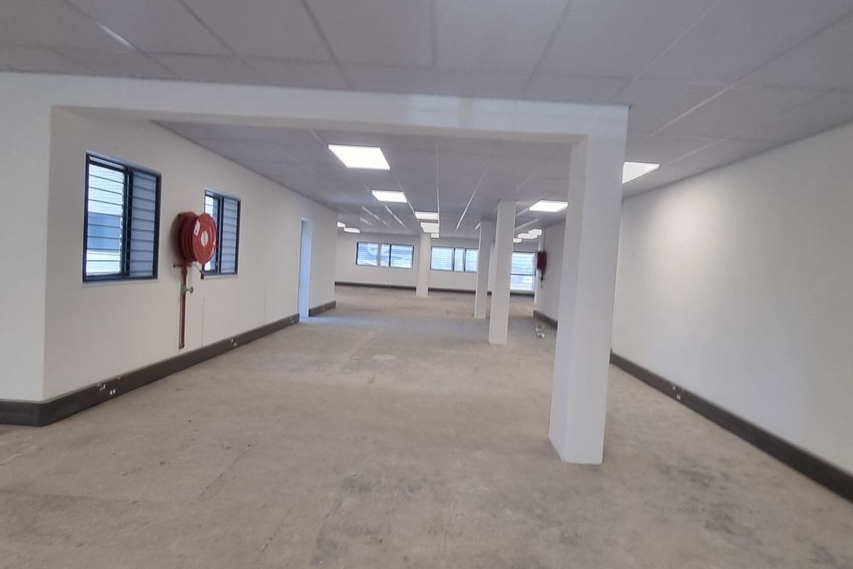 3 949m2 Waterfall Midrand Office Block To Let - Photo 4