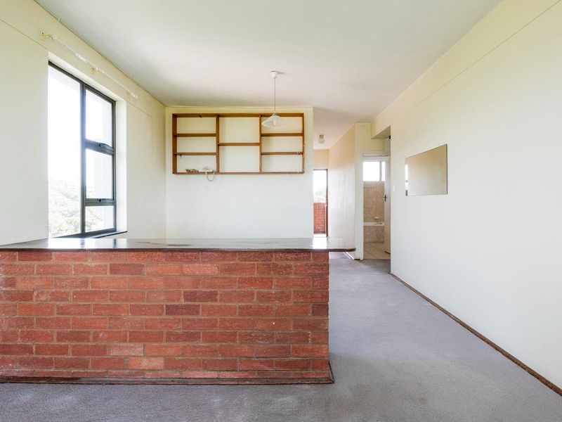 Spacious secure apartment - Photo 10