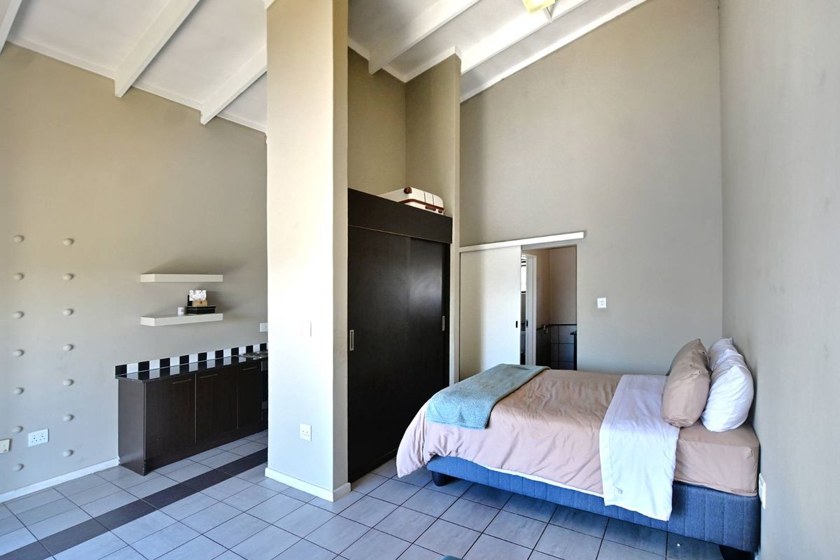 Charming Bachelor Apartment in Secure Estate - Photo 3