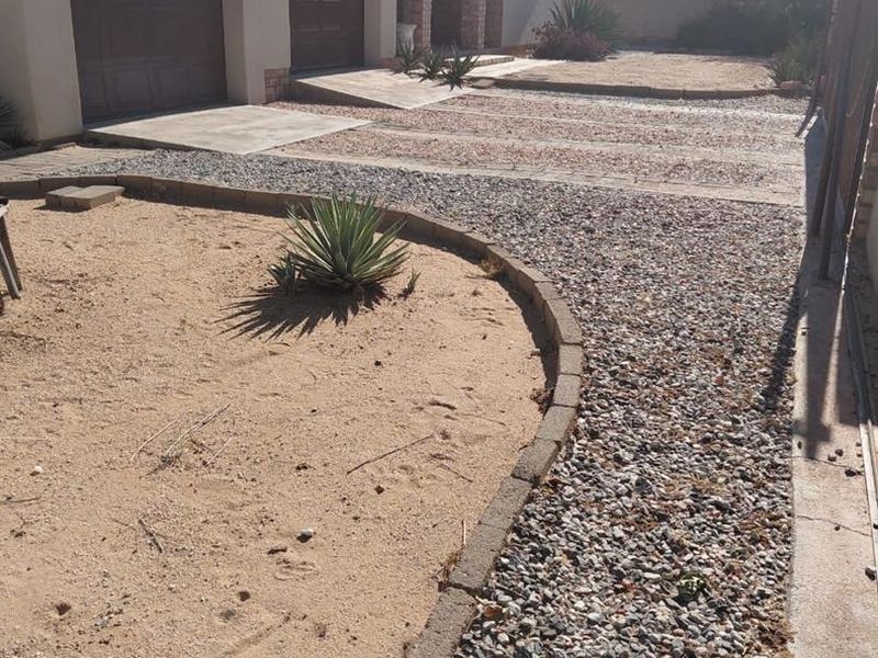 Neat Family Home - Photo 6