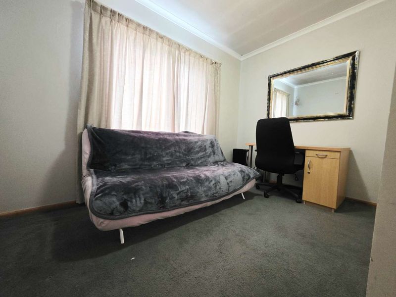 Contemporary Living with Table Mountain Views. - Photo 10