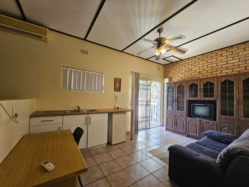 Compact 1-Bedroom Unit in Meer En See, Richards Bay - Photo 3