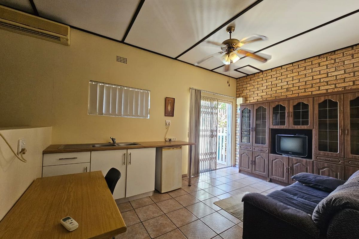 Compact 1-Bedroom Unit in Meer En See, Richards Bay - Photo 3