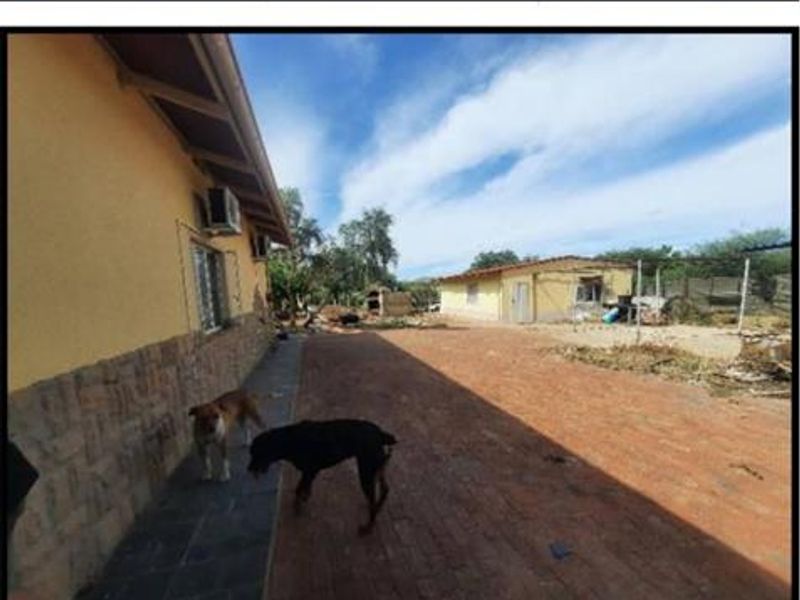 This exceptional property offers a unique blend of residential comfort, business potential, prime location close to town - Photo 5