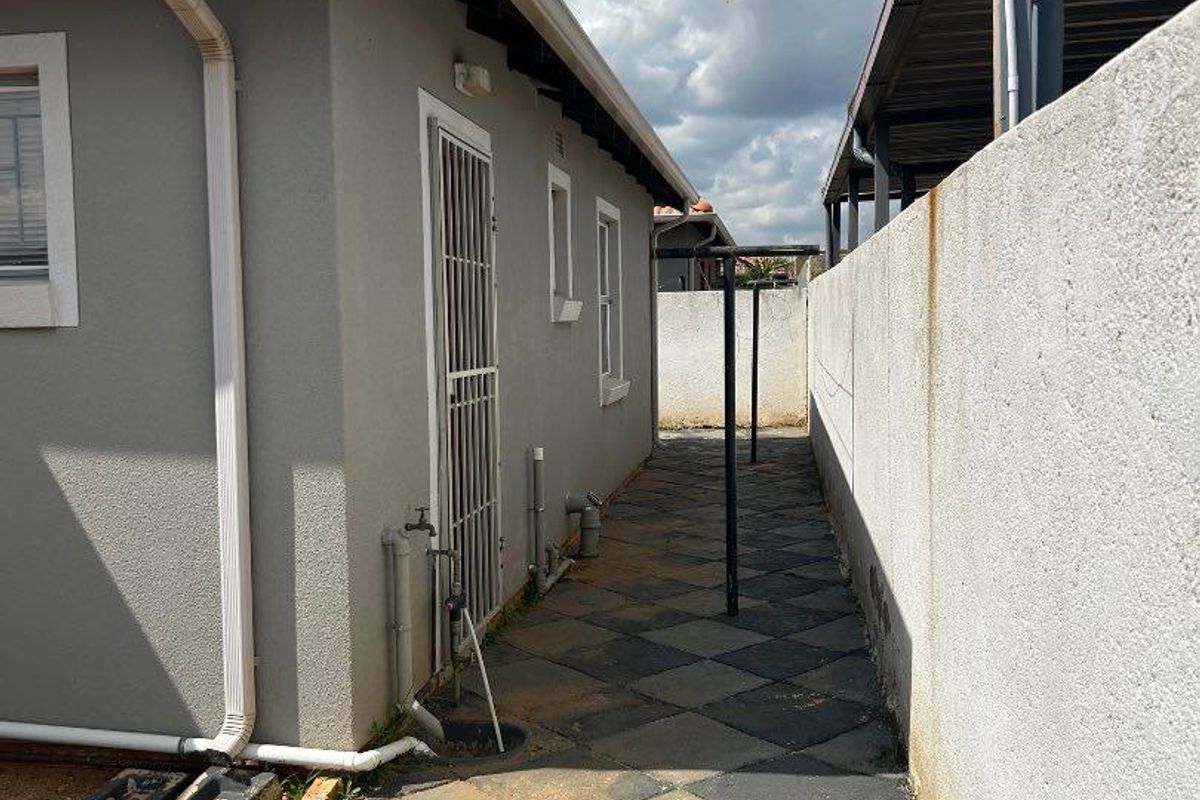 3 Bedroom house in Lotus gardens - Photo 3