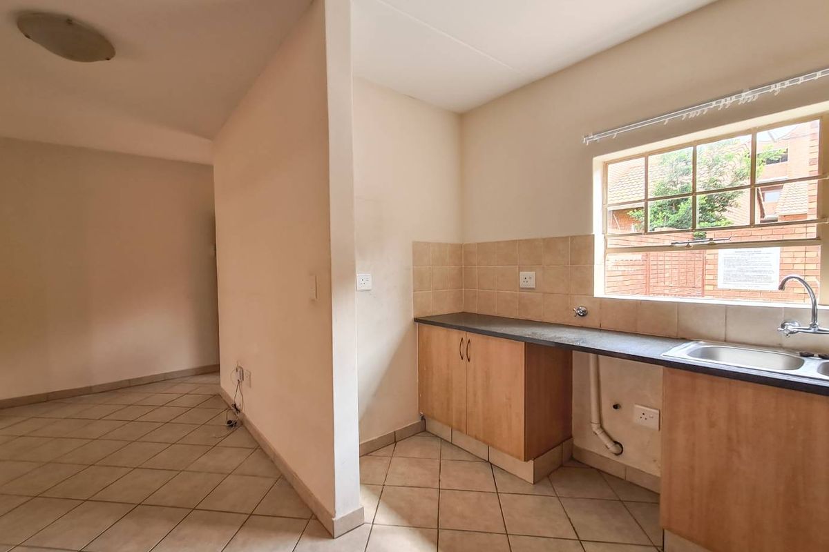 2 Bedrooms/ 2.5 Bathrooms/ 1 Garage - Photo 4