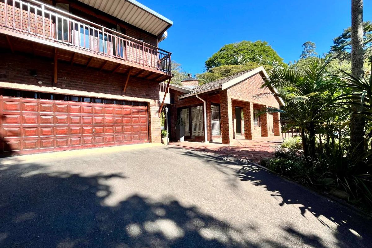 Hidden Gem in Assagay – Spacious Freestanding Home with Cottage & Scenic Views - Photo 3