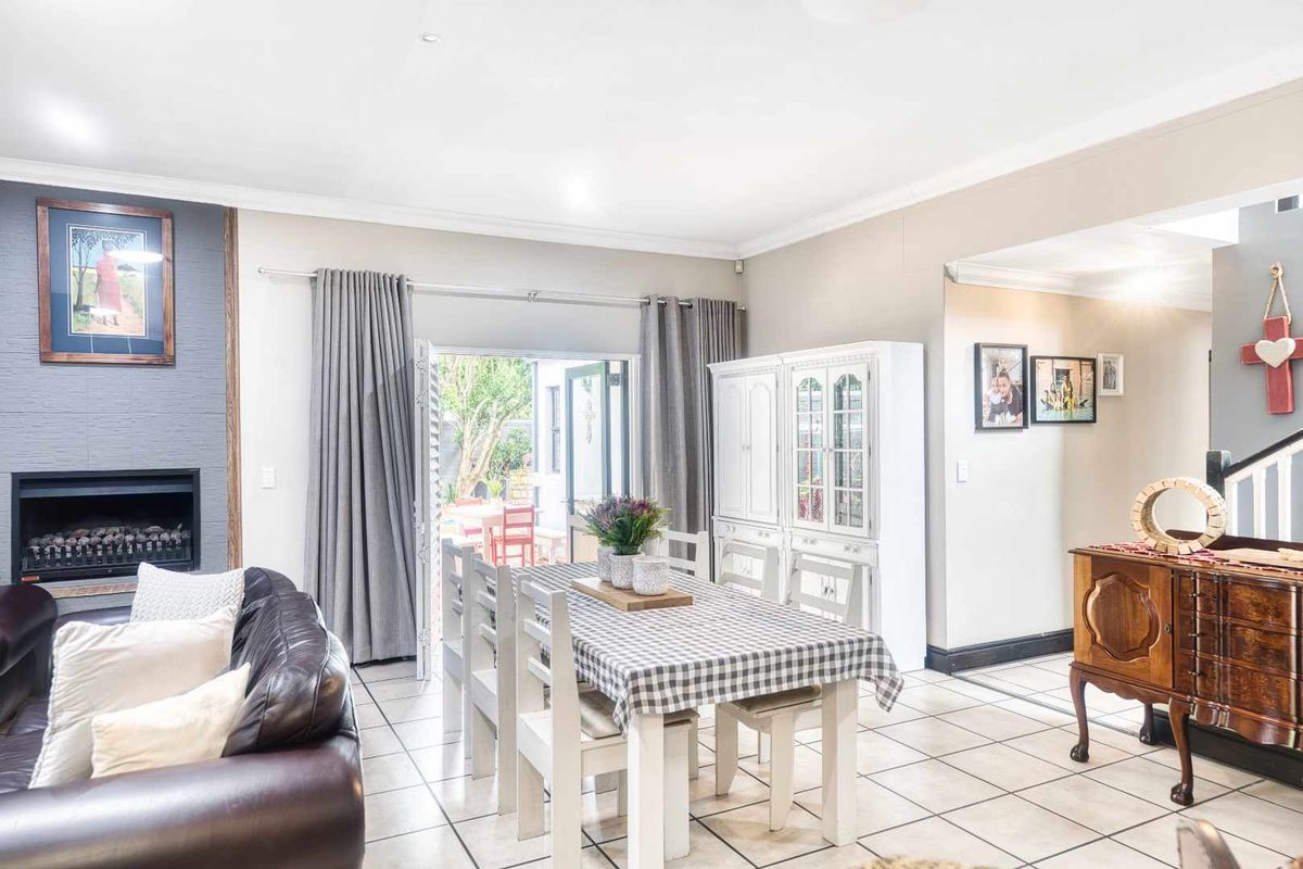 LARGE RESIDENTIAL HOME FOR SALE - Photo 4
