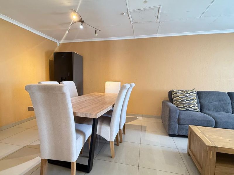 Lovely Home in Quiet and Secure Estate - Photo 7