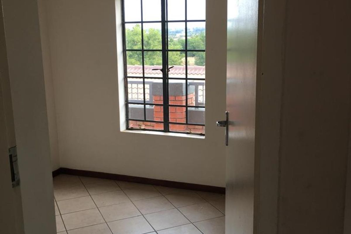 Discover Modern Comfort: Ideal First Home or Investment - Photo 5