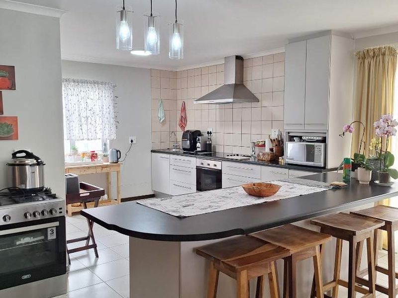 Neat Family Home with Separate Flat in Sought-After Lagoon Neighborhood! - Photo 2