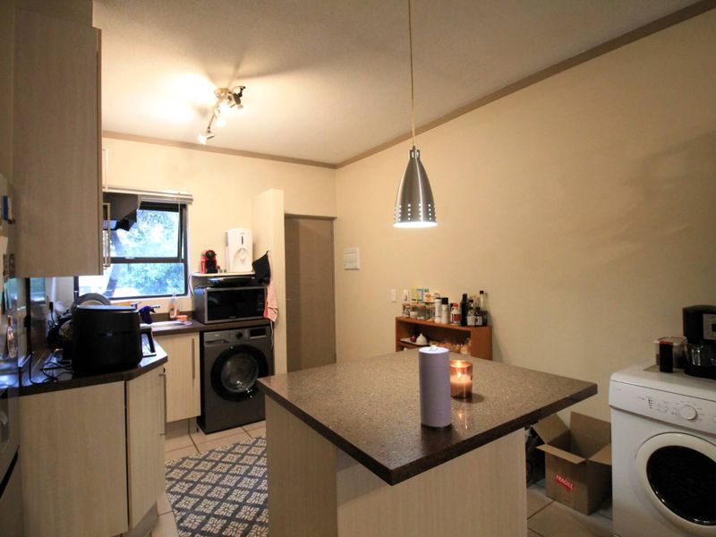 Charming 2 Bedroom Garden Apartment in Secure Estate - Photo 7