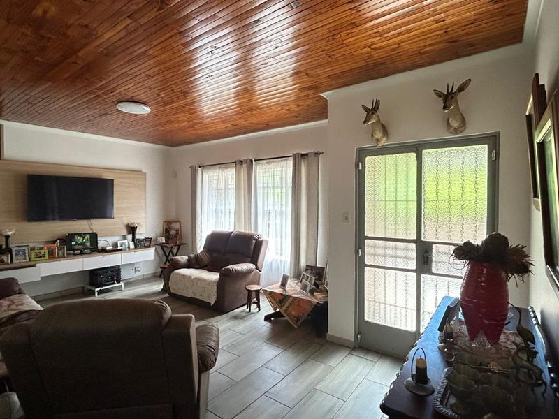 EXCLUSIVE MANDATE - Dual-Title Gem: Flexibility & Investment in One - Photo 2