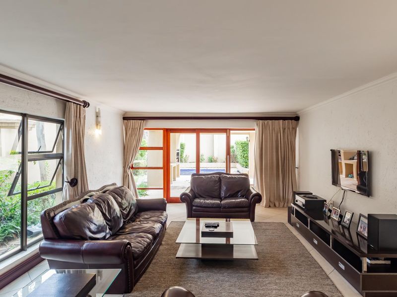 5 Bedroom House to Rent in Dainfern Golf Estate - Photo 10