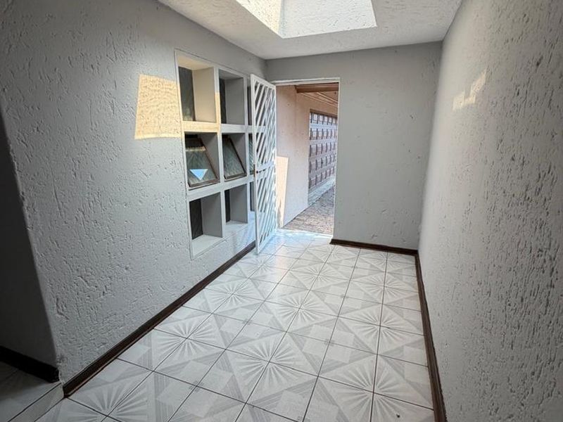 Stunning 4-Bedroom Home in a Secure Estate - Photo 2