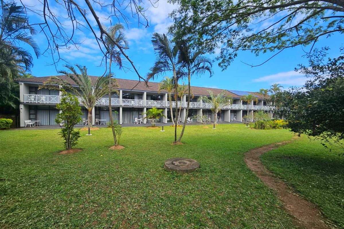 Unleash Your Coastal Business Dreams: A Prime Dual-Property Investment Opportunity in St Lucia, South Africa - Photo 3