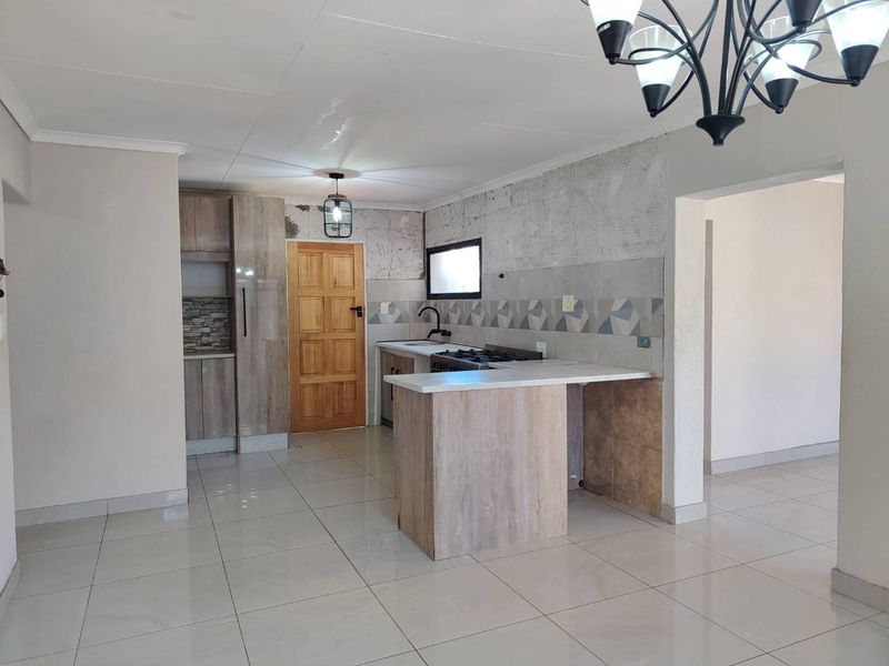 2 Bedroom Townhouse for sale in Kempton Park - Photo 7