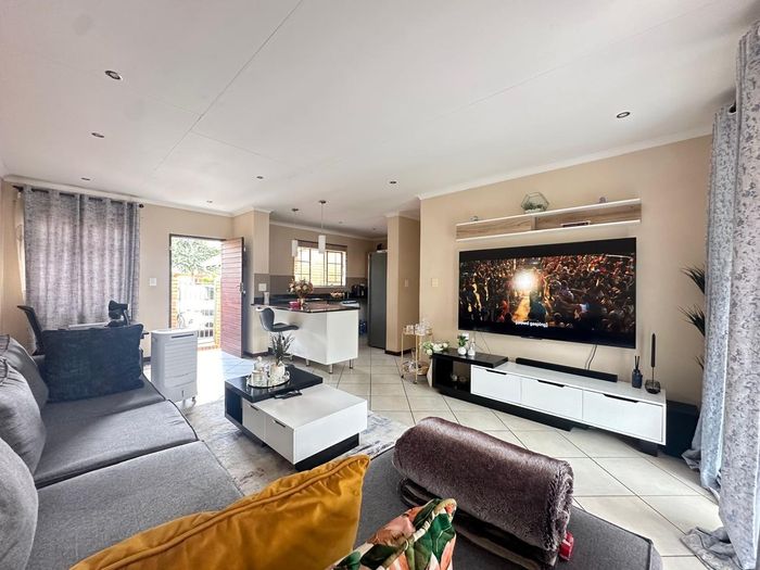 Property #2378176, Townhouse For Sale in Mooikloof Ridge