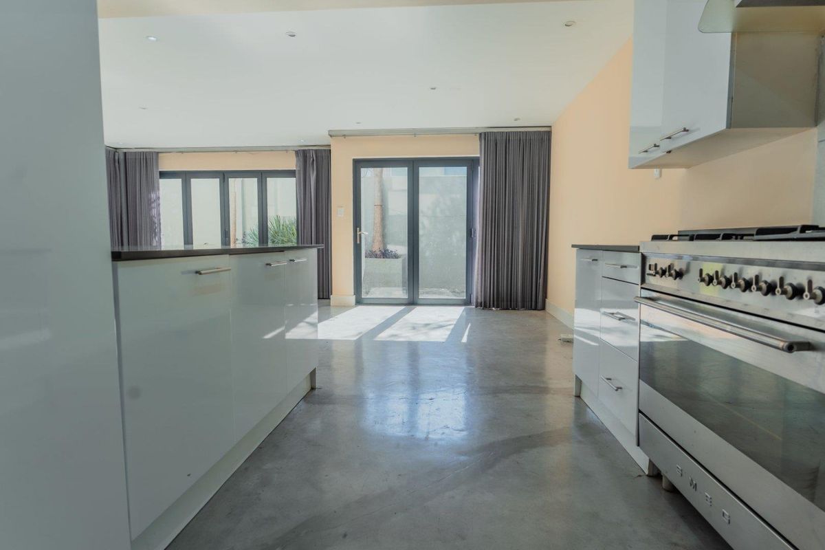 Modern, 3 Bedroom, 3.5 Bath - Photo 2