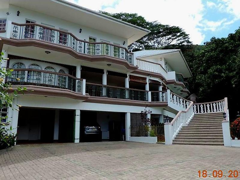 Licensed hospitality villa in unbeatable position - Photo 10