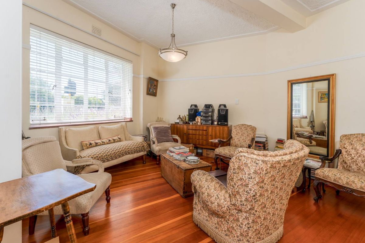 Brand new listing! Spacious and sunny ground floor 2 bedroom apartment situated on Rondebosch Boys Junior's doorstep - Photo 5