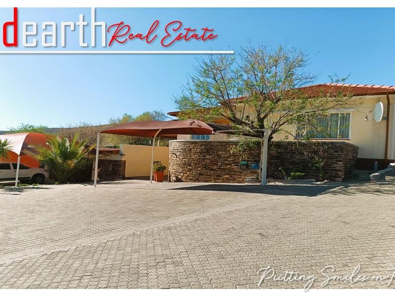 “Versatile Style With Vintage Appeal” - Photo 3