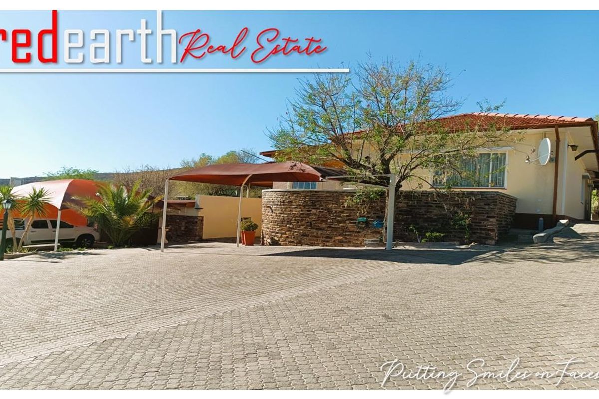 “Versatile Style With Vintage Appeal” - Photo 3