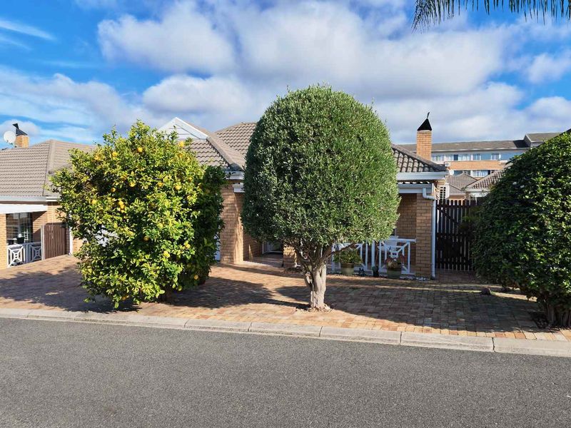 Spacious and Modern Home in a Top Security Estate - Photo 5