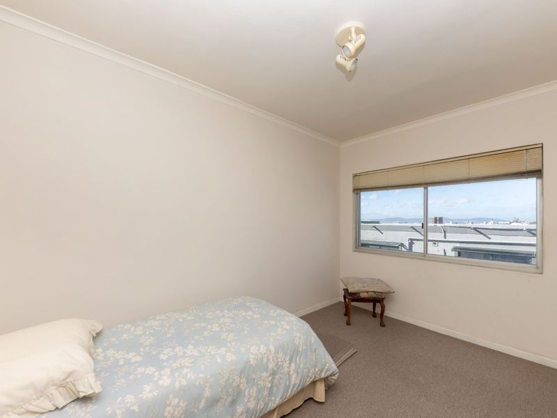Two bedroom apartment in Green Point - Photo 10