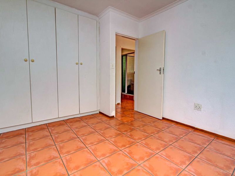 Spacious Townhouse: 2 Beds, Private Garden & More - Photo 7