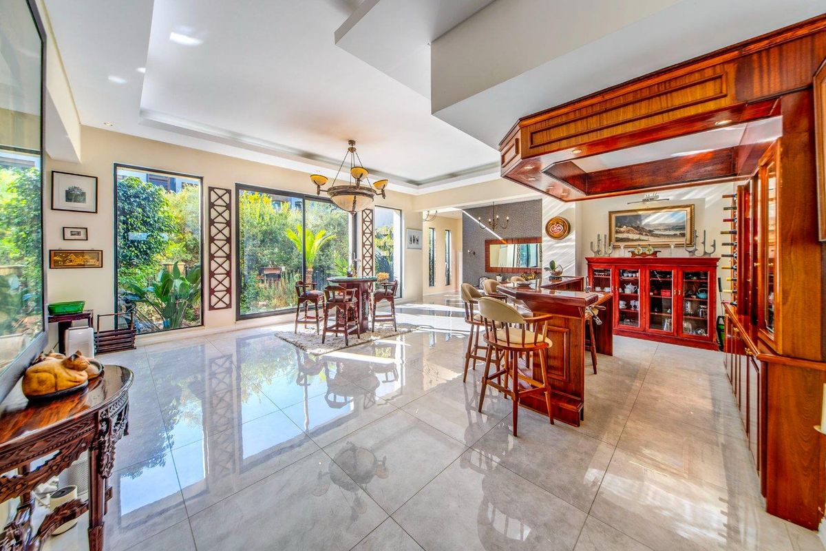 Multi-storey luxurious home in great location - Photo 4