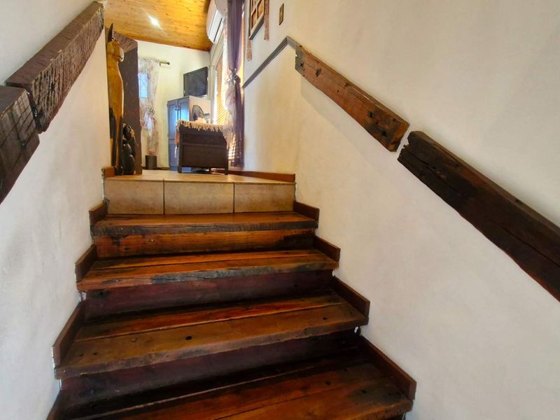 IMMACULATE & EXCEPTIONALLY SPACIOUS FAMILY HOME - Photo 8