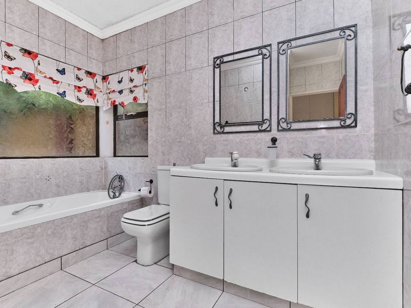 Spacious Family Home with Heart – in Quiet Cul-de-Sac - Photo 10