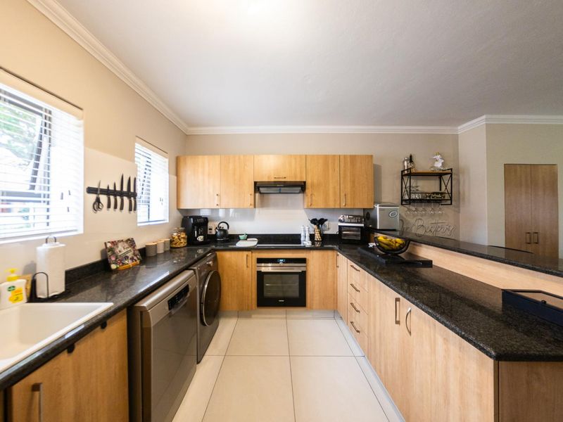 Full title Fully kitted Townhouse in Heritage Hill - Photo 10