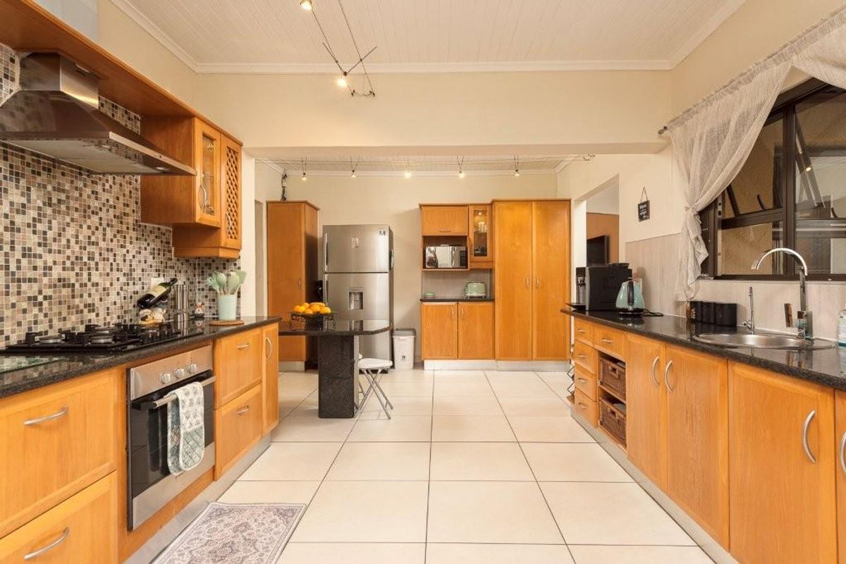 DESIGNED FOR MODERN FAMILIES, BUILT FOR LASTING MEMORIES - GLENVISTA - Photo 4