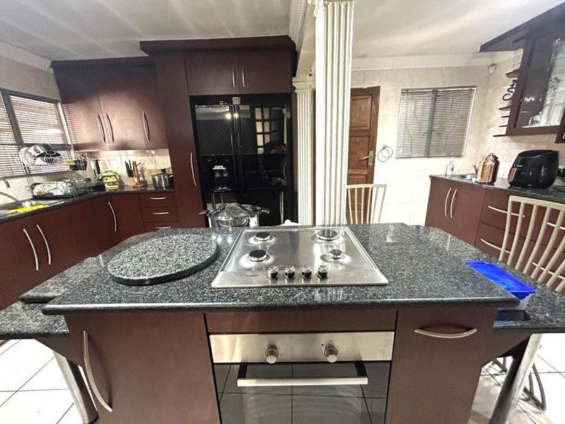 3 Bedroom House for Sale in Mayberry Park - Photo 8