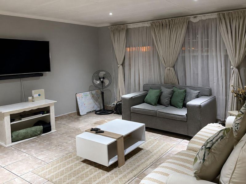Affordable luxury in Summer Place - Ideal first home or Investment opportunity! - Photo 5