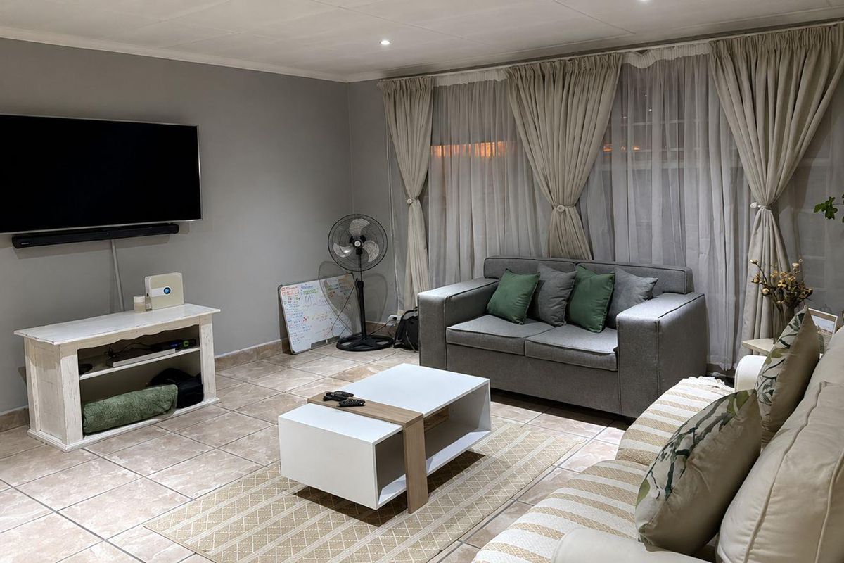 Affordable luxury in Summer Place - Ideal first home or Investment opportunity! - Photo 5