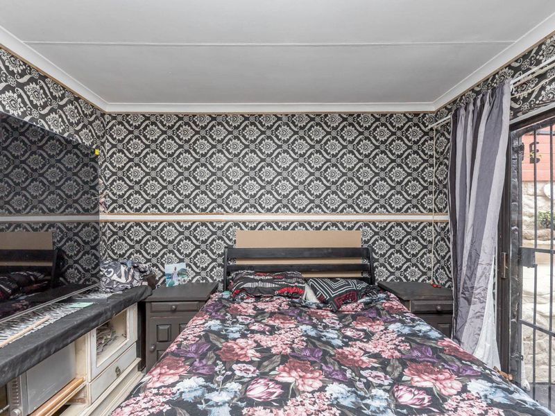 Renovated Two Bedroom Home - Photo 9