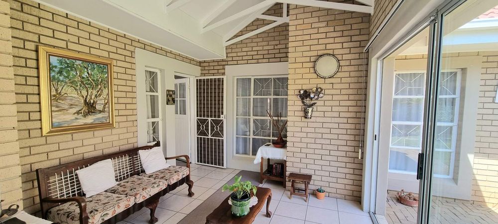 Second living area with sliding doors to the garden