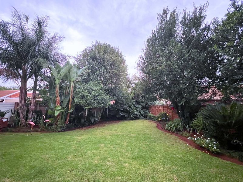 Modern 3-Bedroom Townhouse in the Heart of Doornpoort - Photo 2