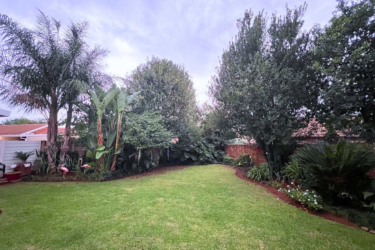 Modern 3-Bedroom Townhouse in the Heart of Doornpoort - Photo 2